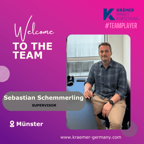 Portrait eines Mannes am Schreibtisch, der für die Krämer Marktforschung als Supervisor in Münster arbeitet.